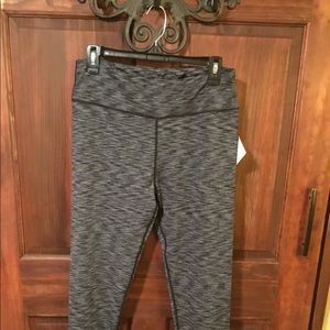 Esperanza Crop yoga, workout pants. Size LARGE. waist 30”. Rise 10”. Inseam 27”